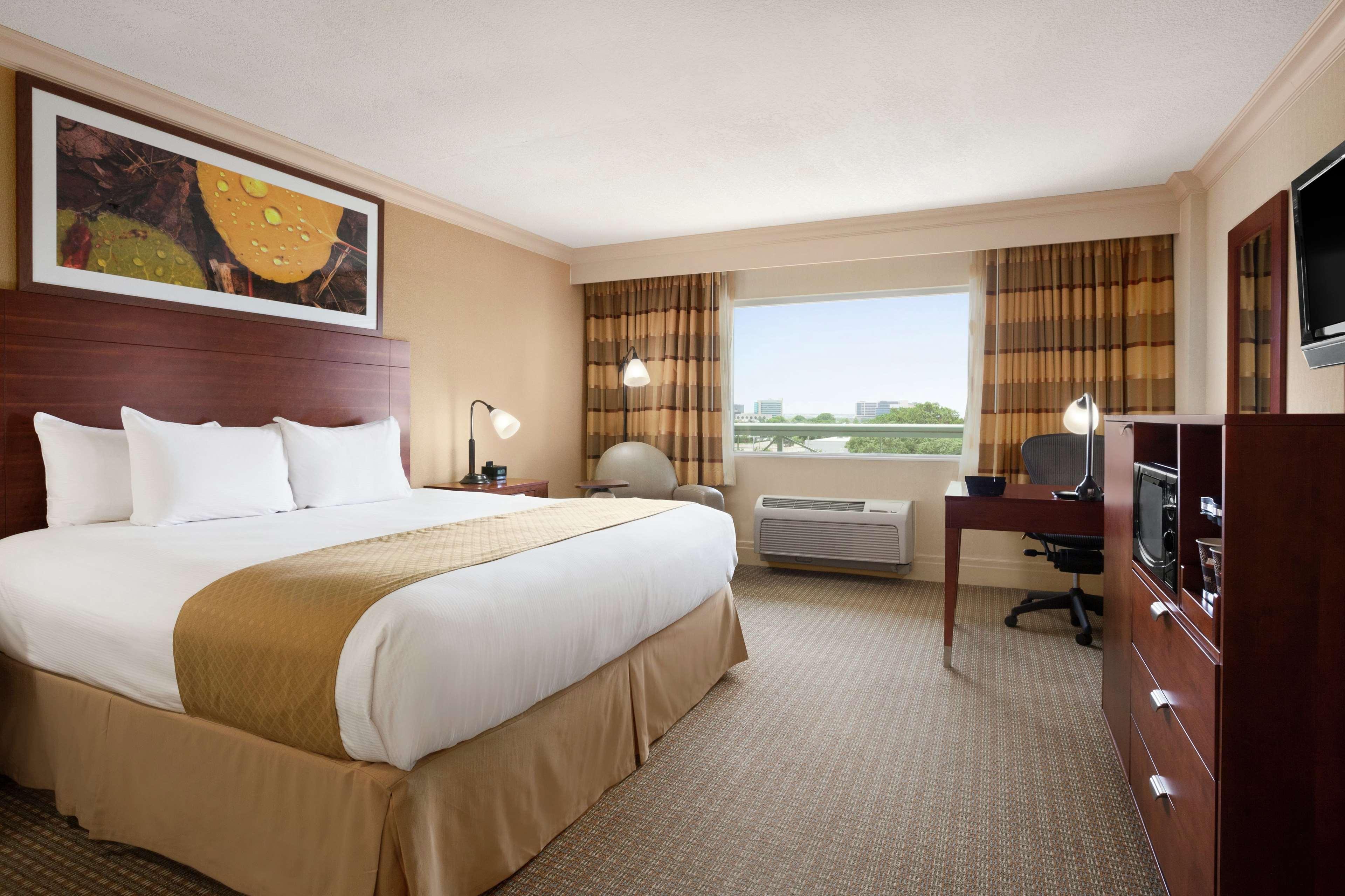 Doubletree By Hilton Hotel Dallas - Love Field Extérieur photo