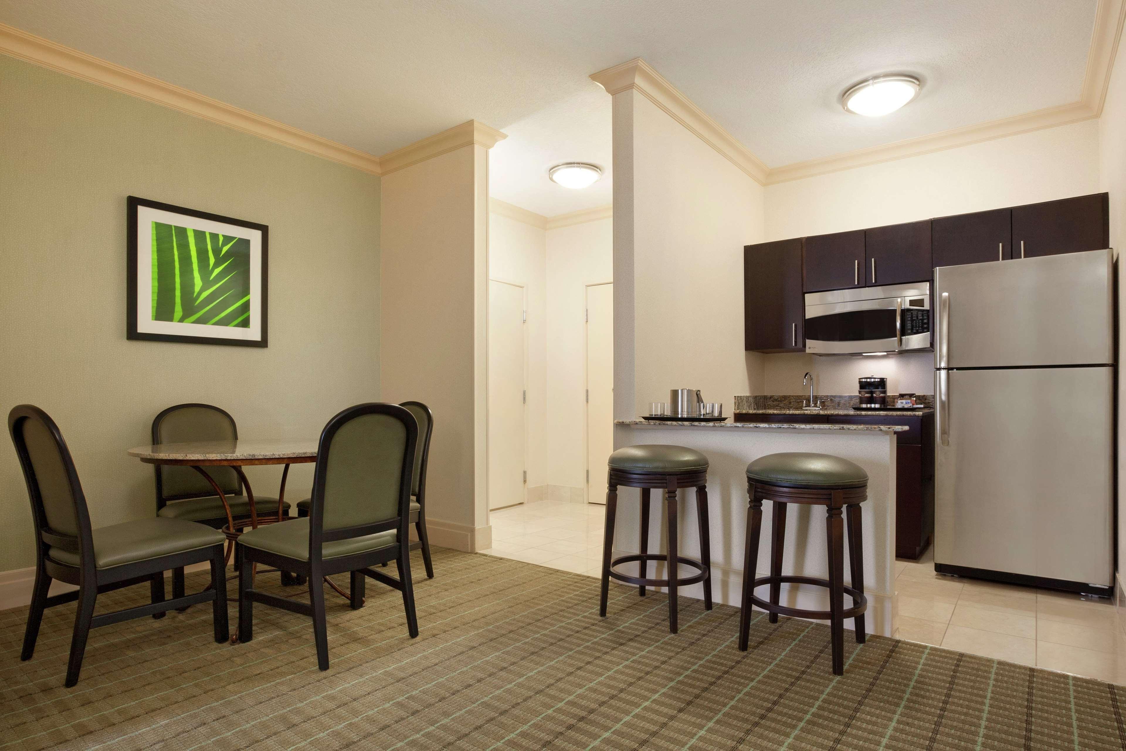 Doubletree By Hilton Hotel Dallas - Love Field Extérieur photo