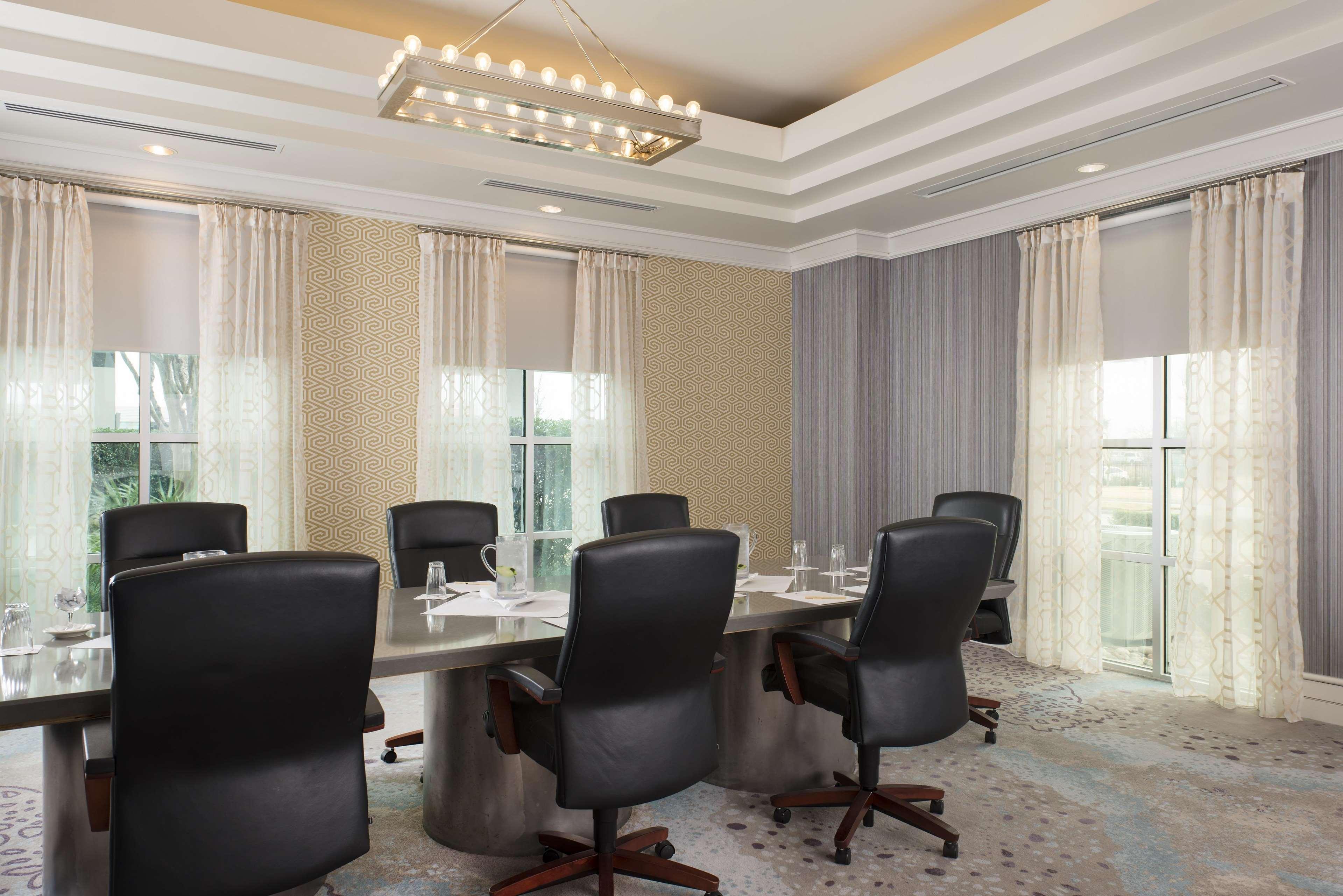 Doubletree By Hilton Hotel Dallas - Love Field Extérieur photo