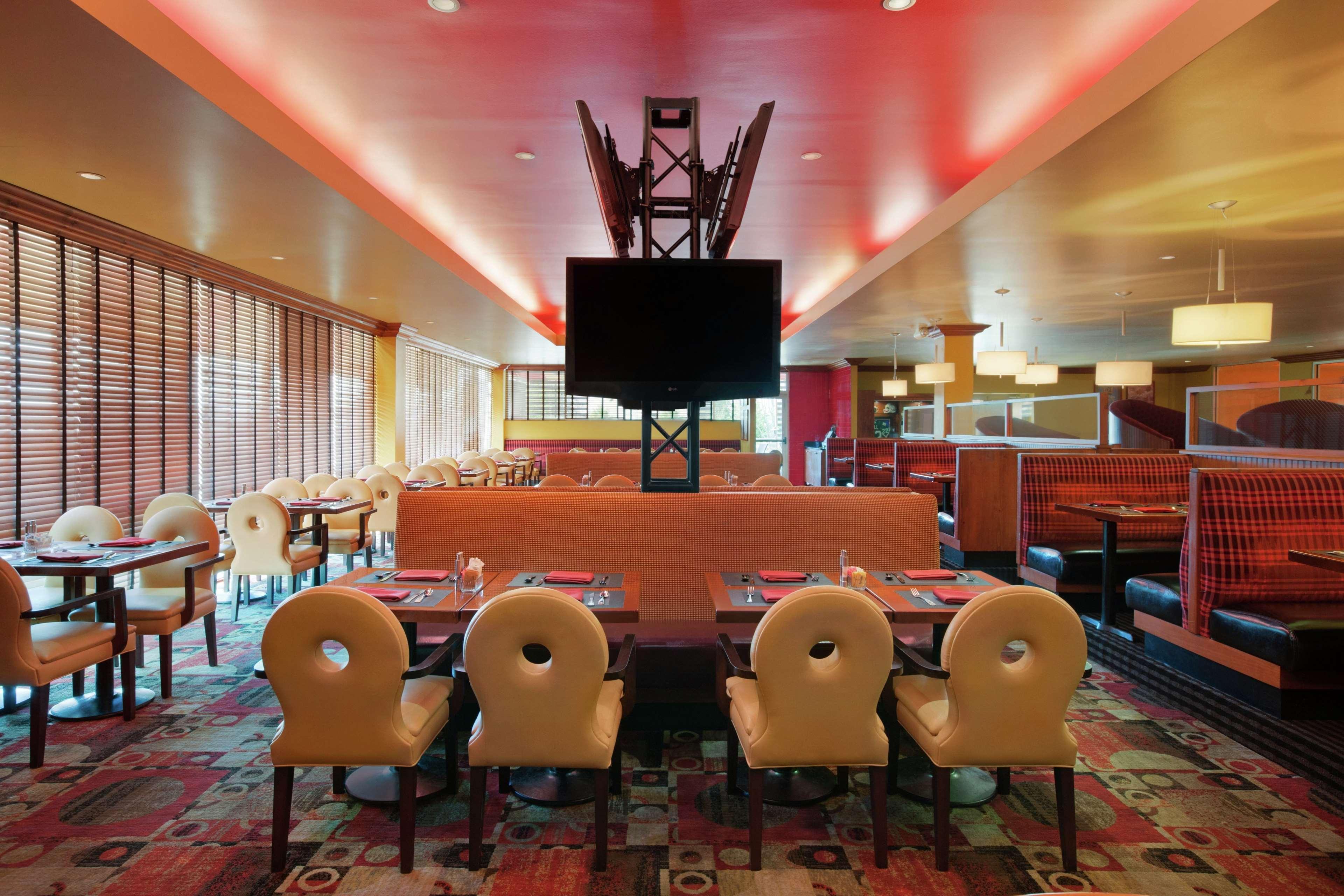 Doubletree By Hilton Hotel Dallas - Love Field Extérieur photo