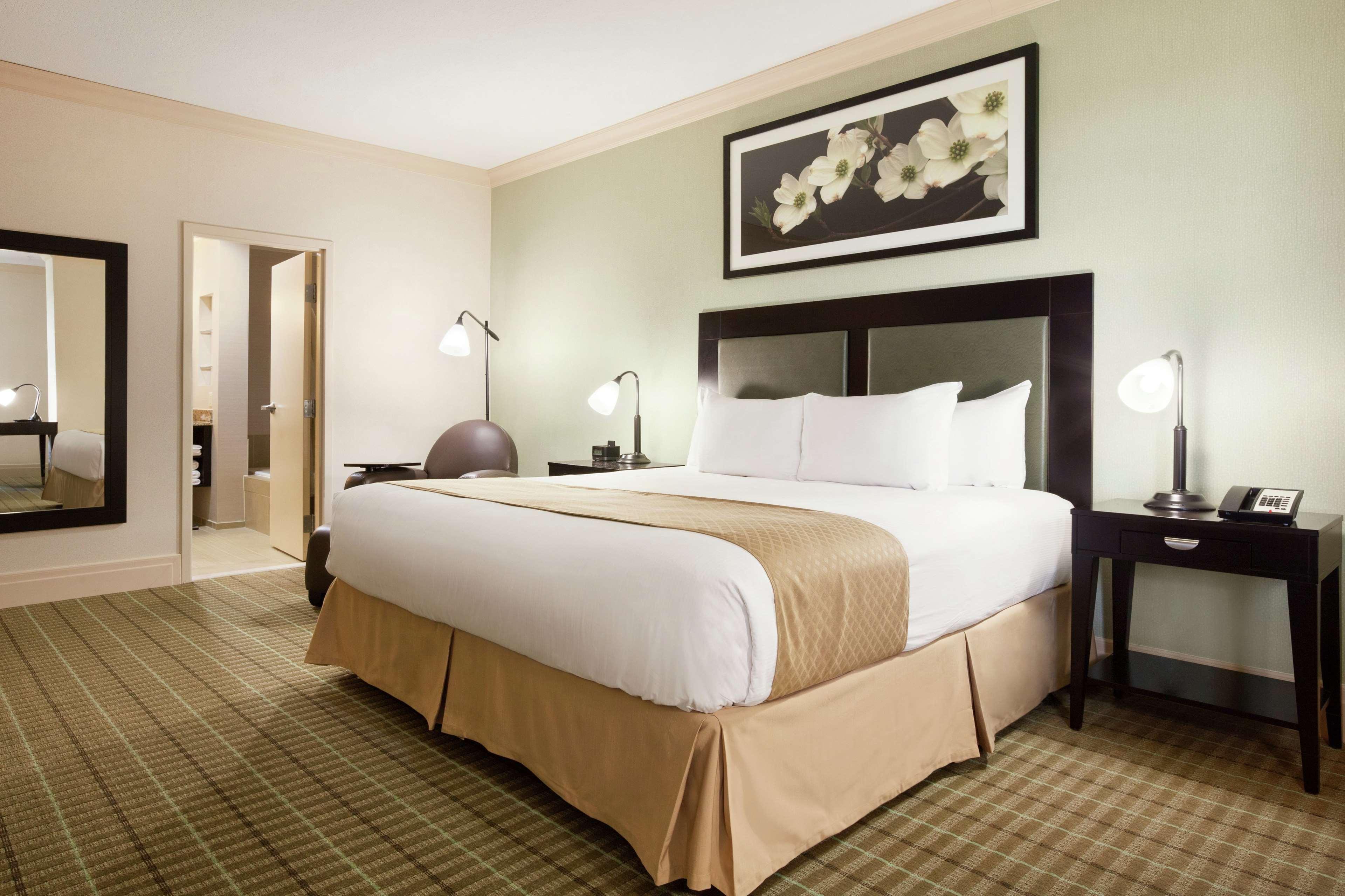 Doubletree By Hilton Hotel Dallas - Love Field Extérieur photo
