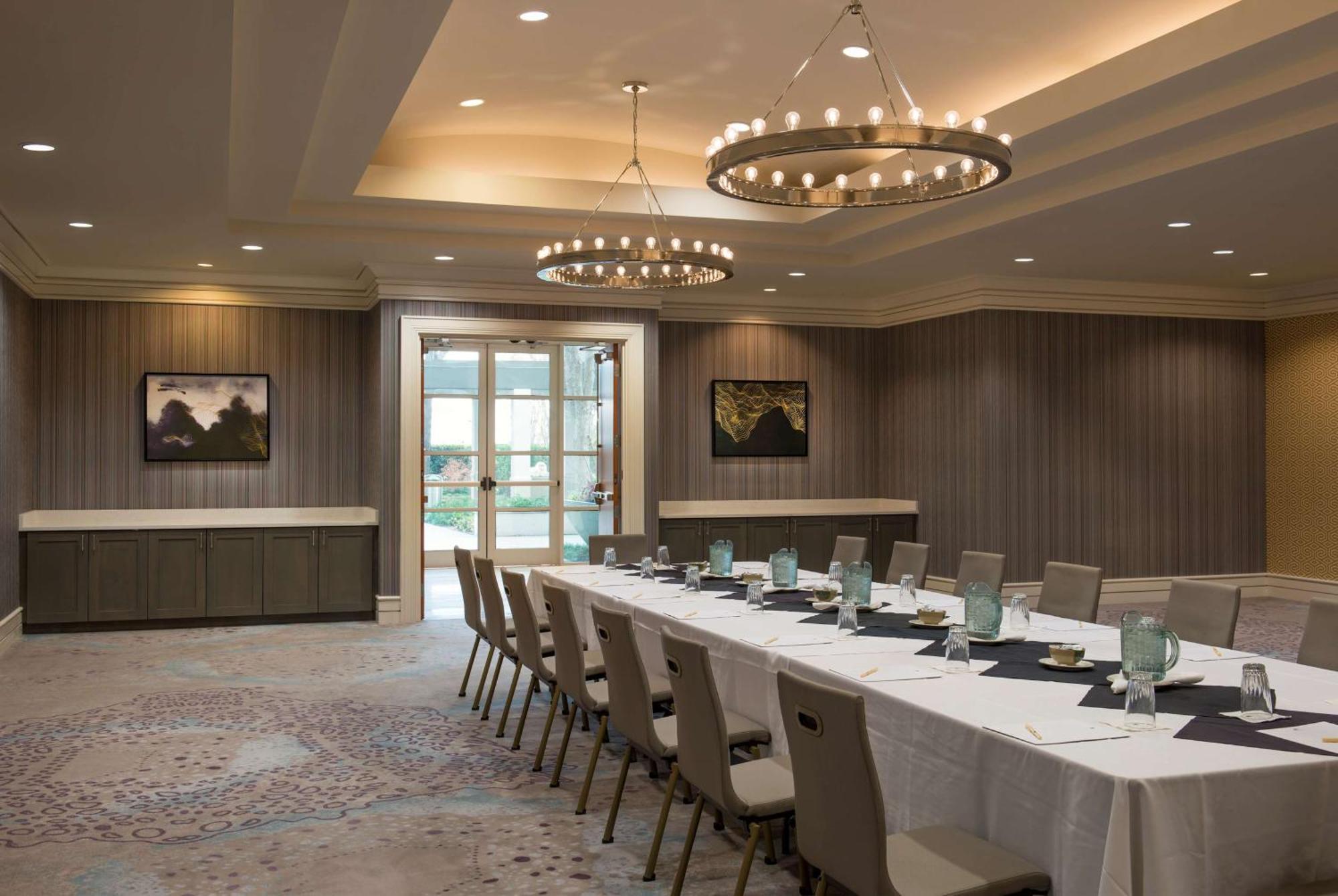 Doubletree By Hilton Hotel Dallas - Love Field Extérieur photo